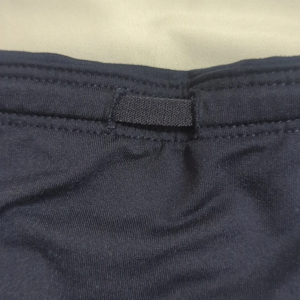 Athleta Ready Set Go 2 in 1 Shorts, Color Navy/Black Size S